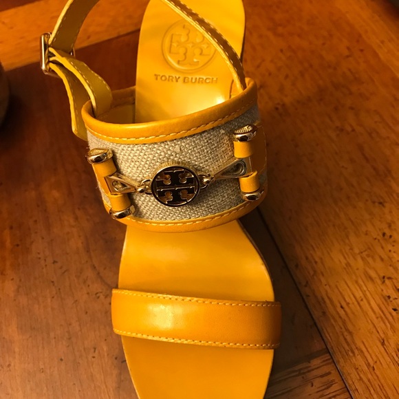 Size 8 - Picture 2 of 6